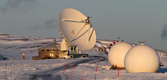 Statens kartverks geodetiske observatorium, Ny-Ålesund. (Foto: Bjørn-Owe Holmberg) Statens kartverks geodetiske observatorium, Ny-Ålesund. (Foto: Bjørn-Owe Holmberg)