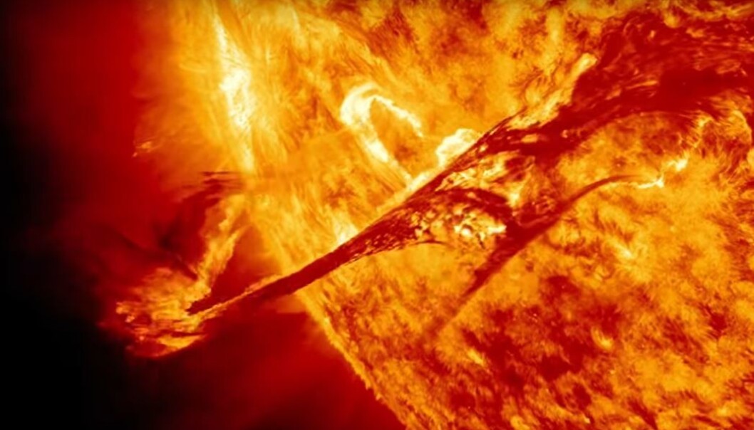 Et koronamasseutbrudd 31. august 2012 ble fanget opp av tre ulike NASA-observatorier. Disse utbruddene kalles også solstormer og kan skape problemer for elektronisk utstyr på jorda. Et koronamasseutbrudd 31. august 2012 ble fanget opp av tre ulike NASA-observatorier. Disse utbruddene kalles også solstormer og kan skape problemer for elektronisk utstyr på jorda.