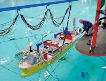 Havlaboratoriet på Tyholt drives av SINTEF-selskapet Marintek. Her arbeider ingeniør Birger Moe med et modelloppsett der et produksjonsskip skal testes. (Foto: Thor Nielsen/NTNU Info) Havlaboratoriet på Tyholt drives av SINTEF-selskapet Marintek. Her arbeider ingeniør Birger Moe med et modelloppsett der et produksjonsskip skal testes. (Foto: Thor Nielsen/NTNU Info)