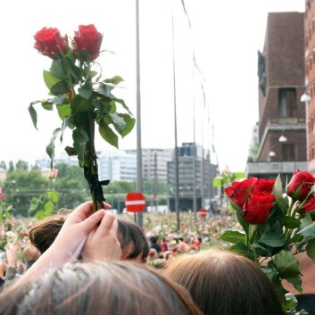 Rosetoget i Oslo etter terrorangrepet mot Oslo og Utøya 22. juli 2011 (Foto: Erik F. Brandsborg, Aktiv I Oslo.no) Rosetoget i Oslo etter terrorangrepet mot Oslo og Utøya 22. juli 2011 (Foto: Erik F. Brandsborg, Aktiv I Oslo.no)