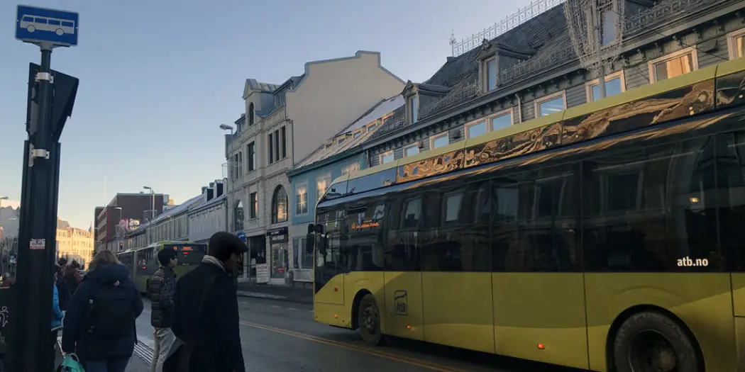Kollektivselskapet AtB i Tronheim innførte 36 elbusser i høst. Forskere skal blant annet samle inn data og analysere data fra dette selskapet, men også fra lignende satsinger på transport i Bejing i Kina. Kollektivselskapet AtB i Tronheim innførte 36 elbusser i høst. Forskere skal blant annet samle inn data og analysere data fra dette selskapet, men også fra lignende satsinger på transport i Bejing i Kina.