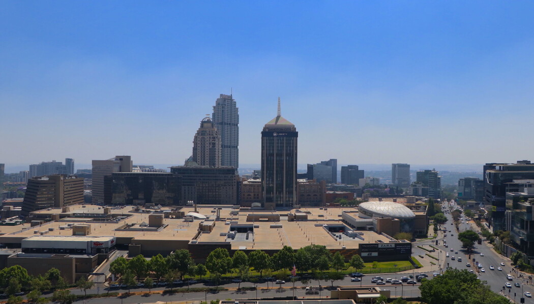Sandton, Sør-Afrikas finanshovedstad, regnes som Afrikas rikeste kvadratkilometer. Sandton, Sør-Afrikas finanshovedstad, regnes som Afrikas rikeste kvadratkilometer.