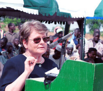 "Verdens helseorganisasjons generalsekretær Gro Harlem Brundtland på besøk i Nigeria i fjor." "Verdens helseorganisasjons generalsekretær Gro Harlem Brundtland på besøk i Nigeria i fjor."
