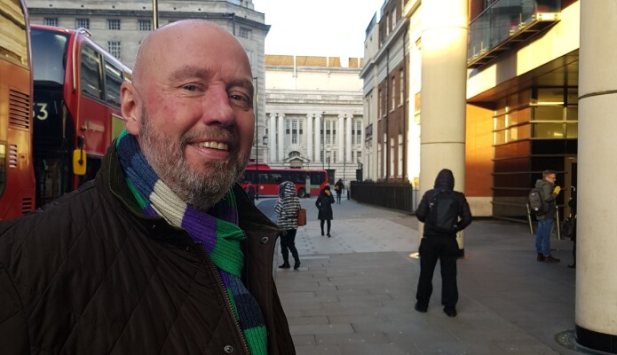 Førstelektor Jan Erik Mustad ved UiA dekker nå sitt niende valg i Storbritannia. Her er han med County Hall i bakgrunnen, der Londons selvstyreregjering satt til den ble avsatt av Margaret Thatcher i 1986. Førstelektor Jan Erik Mustad ved UiA dekker nå sitt niende valg i Storbritannia. Her er han med County Hall i bakgrunnen, der Londons selvstyreregjering satt til den ble avsatt av Margaret Thatcher i 1986.