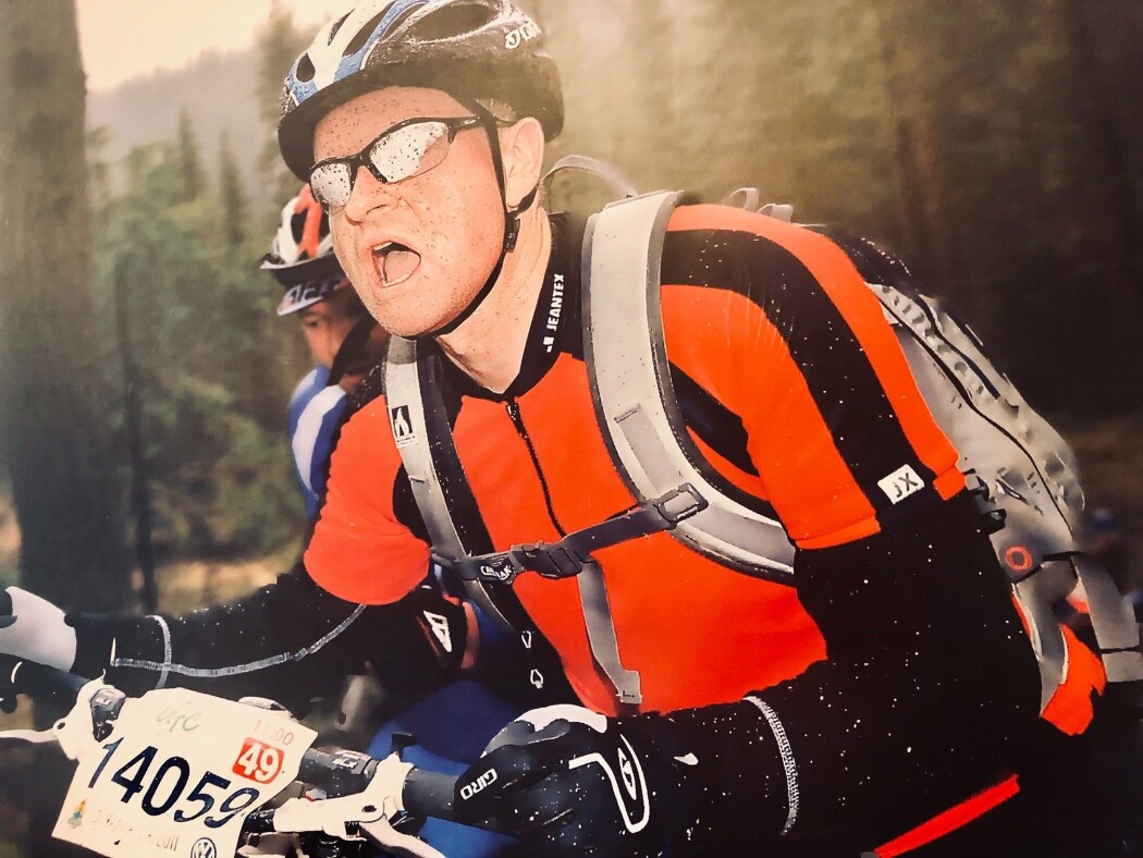 Trond Hole løp Birkebeiner-terrengløpet på to mil etter at han fikk diagnosen Parkinsons sykdom. Han vil vise at det går an å være aktiv til tross for at sykdommen gir senket førlighet og livskvalitet.. Bildet er av ham under Birkens sykkelritt før han ble syk. Trond Hole løp Birkebeiner-terrengløpet på to mil etter at han fikk diagnosen Parkinsons sykdom. Han vil vise at det går an å være aktiv til tross for at sykdommen gir senket førlighet og livskvalitet.. Bildet er av ham under Birkens sykkelritt før han ble syk.