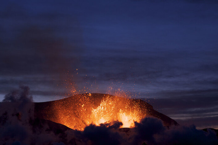 Utvruddet ved Eyjafjallajökull. Bildet er tatt 27 mars 2010. (Foto: Boaworm/Wikimedia Commons se lisens her) Utvruddet ved Eyjafjallajökull. Bildet er tatt 27 mars 2010. (Foto: Boaworm/Wikimedia Commons se lisens her)