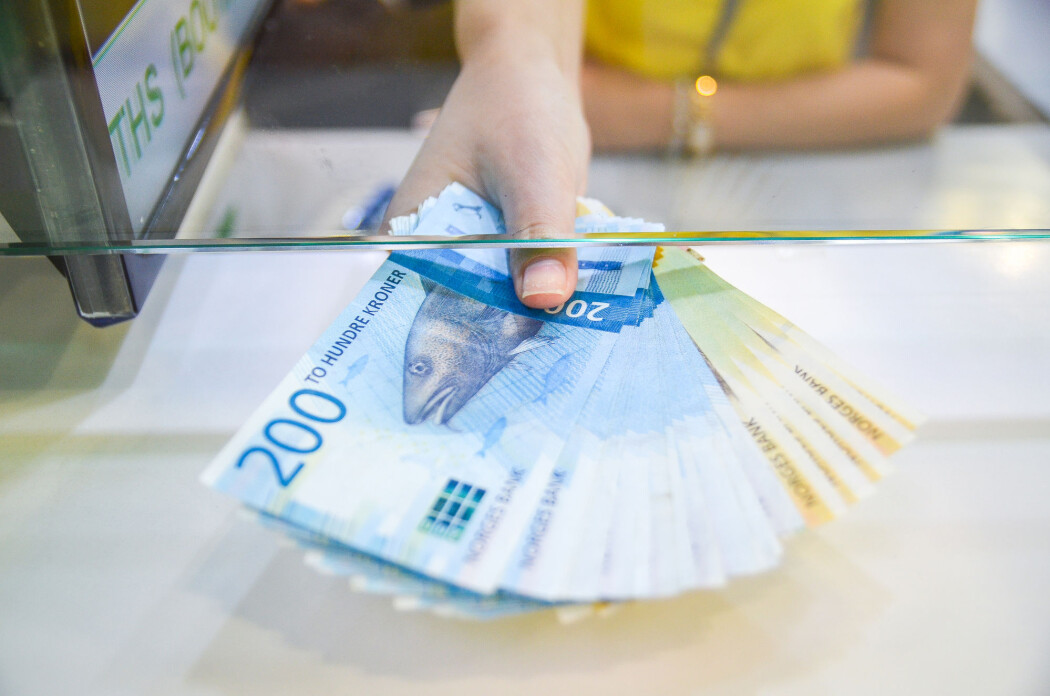 Tilfredsheten som penger gir, når et tak ved et visst beløp. Tjener vi mer enn 750 000 kroner, blir de fleste av oss ikke lykkeligere av den grunn. Tilfredsheten som penger gir, når et tak ved et visst beløp. Tjener vi mer enn 750 000 kroner, blir de fleste av oss ikke lykkeligere av den grunn.