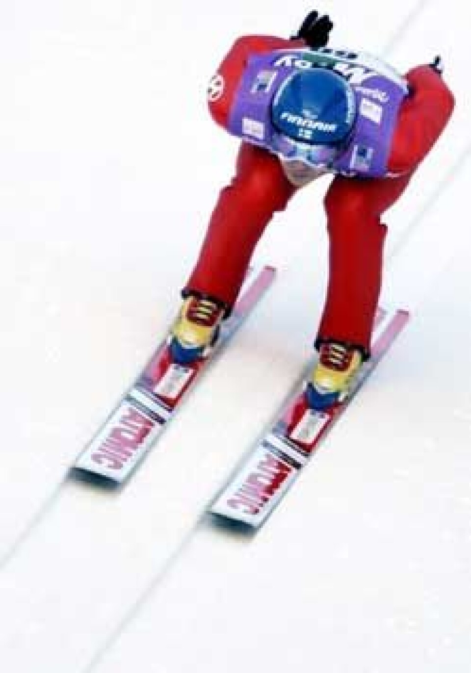 'Janne Ahonen i tilløpet i hoppbakken i Bad Mitterndorf. (Foto: Dominic Ebenbichler/Reuters)'
