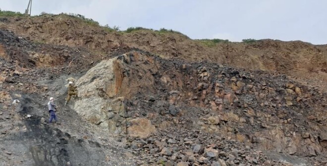 Geologists conducting field surveys in the Central Siberian Plateau. The photo shows a magmatic rock (intrusion) that has penetrated into sedimentary rocks that in the area have several layers of coal. Geologists conducting field surveys in the Central Siberian Plateau. The photo shows a magmatic rock (intrusion) that has penetrated into sedimentary rocks that in the area have several layers of coal.