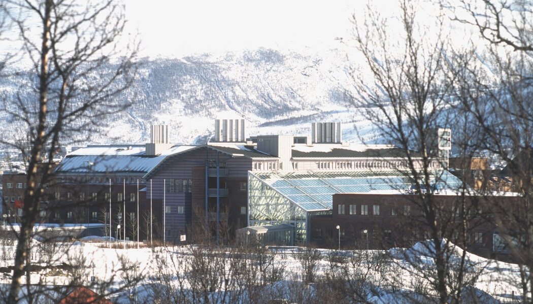 I høst ble Universitetet i Tromsø svindlet for 1,2 millioner euro, eller rundt 12 millioner kroner. Ingen er pågrepet i saken. I høst ble Universitetet i Tromsø svindlet for 1,2 millioner euro, eller rundt 12 millioner kroner. Ingen er pågrepet i saken.