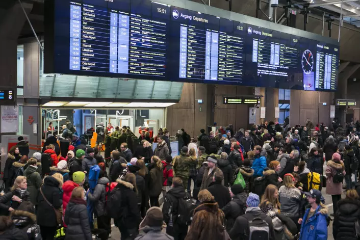 Store forsinkelser og kanseleringer på Oslo S fredag ettermiddag, 25. januar 2013. En feil på signalanlegget førte til full stans på Østfoldbanen mellom Kolbotn og Ski. (Foto: Heiko Junge / NTB scanpix)