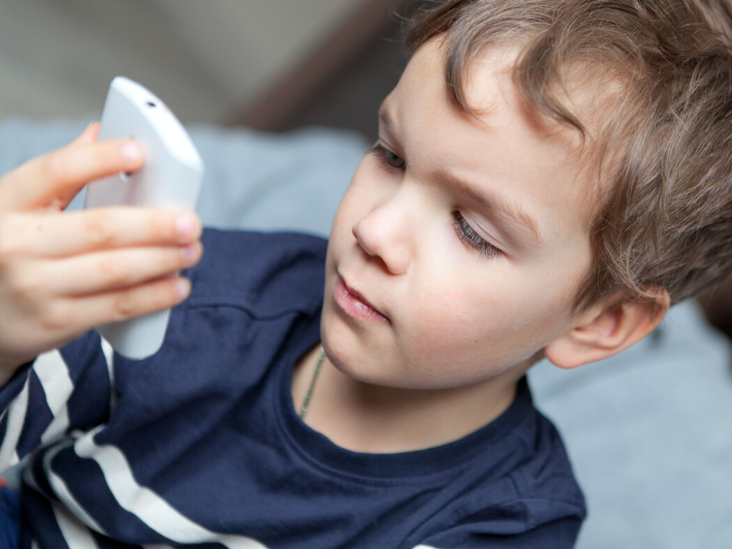 Forskere har funnet ut at unge som bruker mobilen mye, blir mer deprimerte. Forskere har funnet ut at unge som bruker mobilen mye, blir mer deprimerte.