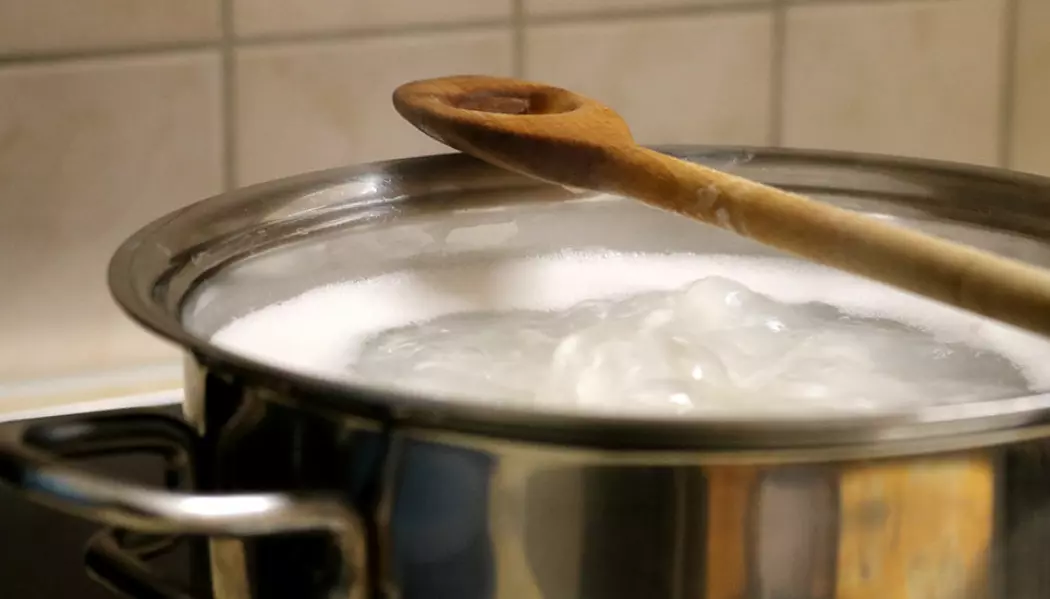 Stopper ei tresleiv pastavannet fra å koke over? Test selv, men husk at den må være av tre og ikke metall. Legg sleiva på når det begynner å koke, ikke før.