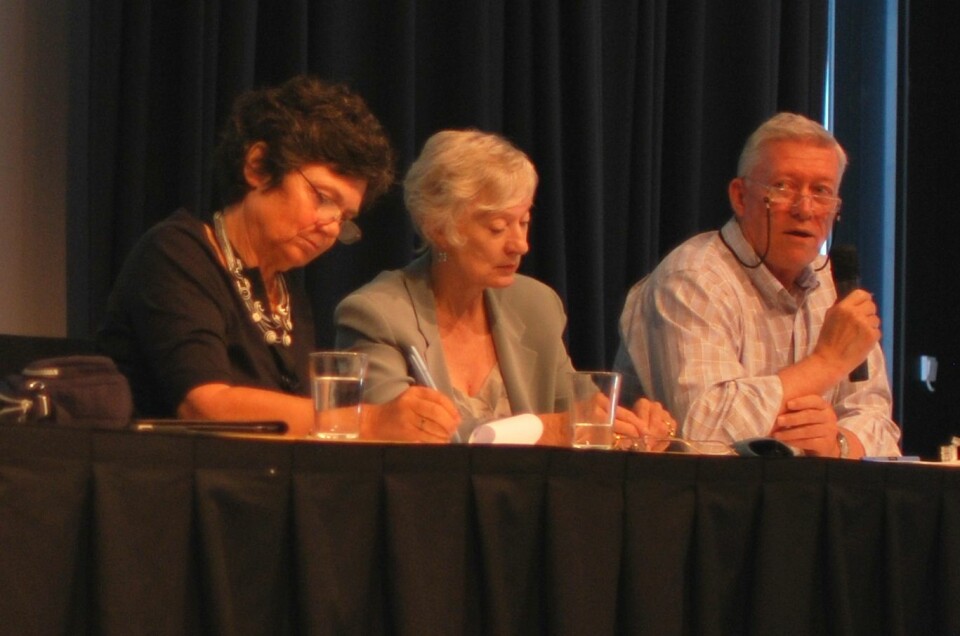 F.v. Susan Himmelweit, Charlene Harringtong og Hugh Armstrong presenterte sine syn på privatisering av helsevesenet på en konferanse i Oslo. De er ikke nådige i sin dom. (Foto: Hanne Jakobsen)