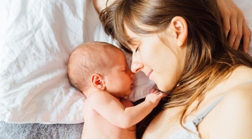 Mange nybakte mødre synes det er slitsomt med besøk etter fødselen