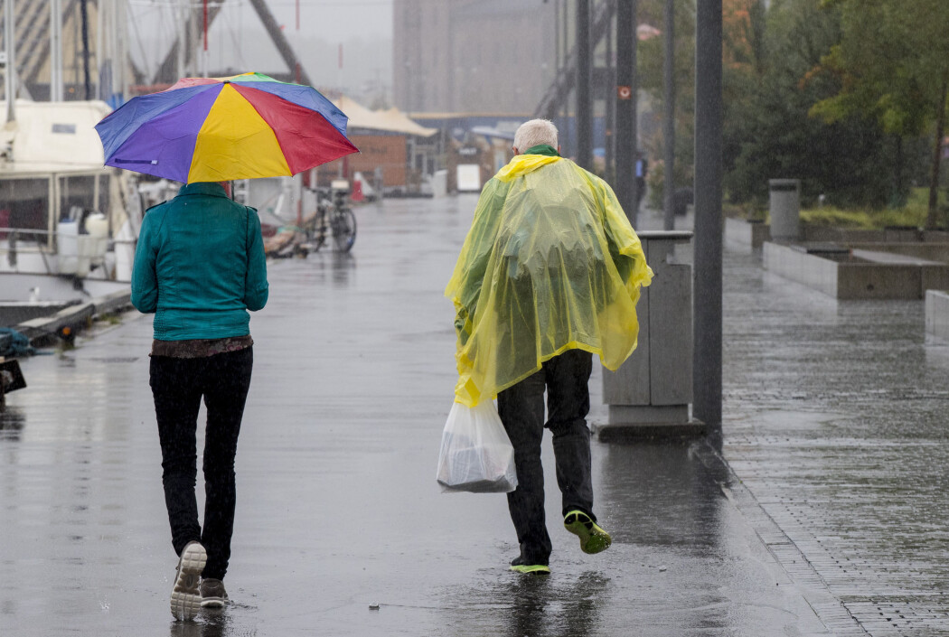 Klimaforsker Erik Kolstad tror mildere vintre er den nye normalen i Norge. Han varsler en våt og mild vinter fram til slutten av mars. Klimaforsker Erik Kolstad tror mildere vintre er den nye normalen i Norge. Han varsler en våt og mild vinter fram til slutten av mars.