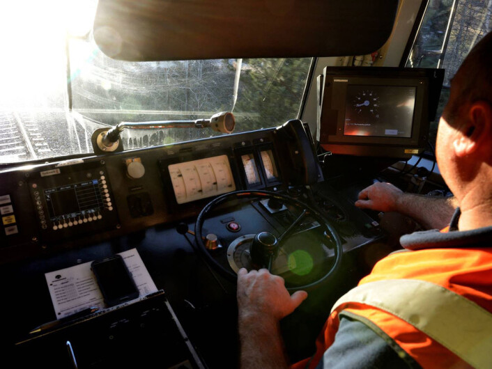 ERTMS prøves ut på strekningen Askim-Sarpsborg, langs Østre linje. Her skal systemet trolig settes i drift fra høsten 2015. (Foto: Jernbaneverket) ERTMS prøves ut på strekningen Askim-Sarpsborg, langs Østre linje. Her skal systemet trolig settes i drift fra høsten 2015. (Foto: Jernbaneverket)