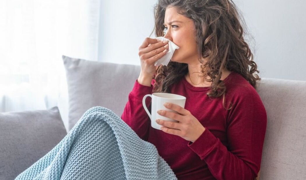 Når du er syk, utvikler kroppen bestemte flyktige molekyler som blir en del av kroppslukten. Derfor kan man lukte sykdom. Når du er syk, utvikler kroppen bestemte flyktige molekyler som blir en del av kroppslukten. Derfor kan man lukte sykdom.