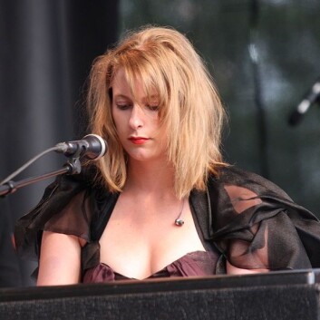Susanne Sundfør vil vere artist, ikkje kvinneleg artist. (Foto: (Jarle Vines/Wikimedia Commons)) Susanne Sundfør vil vere artist, ikkje kvinneleg artist. (Foto: (Jarle Vines/Wikimedia Commons))