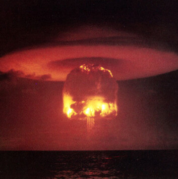 Fra en amerikansk atomprøvesprengning i Stillehavet i 1954. (Foto: United States Department of Energy/Wikimedia Commons) Fra en amerikansk atomprøvesprengning i Stillehavet i 1954. (Foto: United States Department of Energy/Wikimedia Commons)