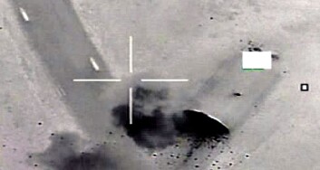 En norsk bombe treffer en flyhangar i Libya under Operation Odyssey Dawn. Norge slapp nesten 600 bomber over landet, men deltok lite i planleggingen av hvilke mål man siktet på. (Foto: Forsvarets mediesenter/Forsvaret) En norsk bombe treffer en flyhangar i Libya under Operation Odyssey Dawn. Norge slapp nesten 600 bomber over landet, men deltok lite i planleggingen av hvilke mål man siktet på. (Foto: Forsvarets mediesenter/Forsvaret)