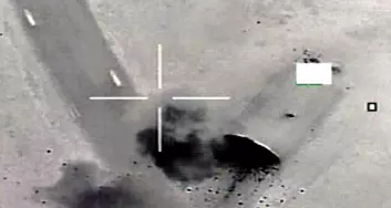 En norsk bombe treffer en flyhangar i Libya under Operation Odyssey Dawn. Norge slapp nesten 600 bomber over landet, men deltok lite i planleggingen av hvilke mål man siktet på. (Foto: Forsvarets mediesenter/Forsvaret)