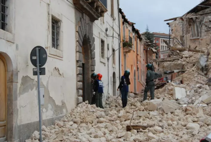 Jordskjelvet gjorde store skader på L'Aquila i 2009. (Foto: enpasedecentrale/Wikkimedia Commons)