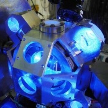 Laserklokken måler tiden tre ganger så nøyaktig som dagens atomur. (Foto: JÉRÔME LODEWYCK/Paris Observatory) Laserklokken måler tiden tre ganger så nøyaktig som dagens atomur. (Foto: JÉRÔME LODEWYCK/Paris Observatory)