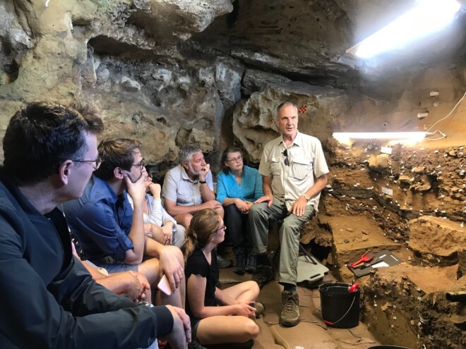 LECTURE IN THE FIELD: Professor Henshilwood describes how the sediment in the cave is built up of different cultural layers, formed by the people who lived in the cave. LECTURE IN THE FIELD: Professor Henshilwood describes how the sediment in the cave is built up of different cultural layers, formed by the people who lived in the cave.