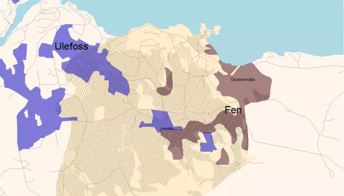 Det brune området på kartet over den gamle nedslitte vulkanen Fensfeltet viser den mest radioaktive bergarten i området. De skraverte områdene på kartet viser tykke lag med sand og leire som skjermer for radioaktivitet. I selve gruveområdet kommer de radioaktive bergartene opp i dagen. Det gule området er de andre bergartene som fins i Fensfeltet. Det blå området er tettbebygd område.