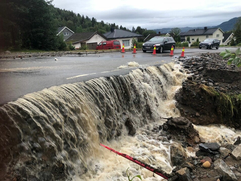 Store nedbørsmengder førte til flom og oversvømmelse i Brumunddal høsten 2019. Ifølge klimaforskerne vil vi kunne se flere slike ekstremværhendelser i fremtiden.