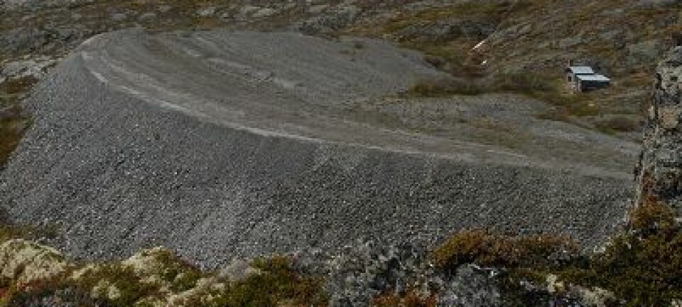 Steintippen ved Nedre Skålavatnet i Luster kommune i Sogn og Fjordane vises fremdeles godt i terrenget til tross for at den ble anlagt i 1960. (Foto: Knut Rydgren)