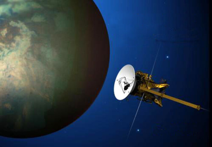 Cassini nærmer seg Titan. (Foto: (Illustrasjon: NASA)) Cassini nærmer seg Titan. (Foto: (Illustrasjon: NASA))