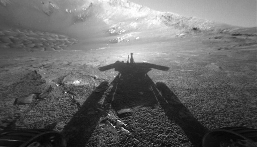 Opportunity knipser et bilde av seg selv. Opportunity knipser et bilde av seg selv.