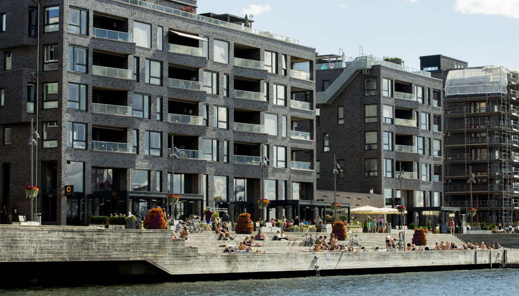 Boligprisene i år vil stige nesten like mye som i fjor, følge et nytt dataprogram ved NMBU som skal kunne forutsi utviklingen i boligpriser. Boligprisene i år vil stige nesten like mye som i fjor, følge et nytt dataprogram ved NMBU som skal kunne forutsi utviklingen i boligpriser.
