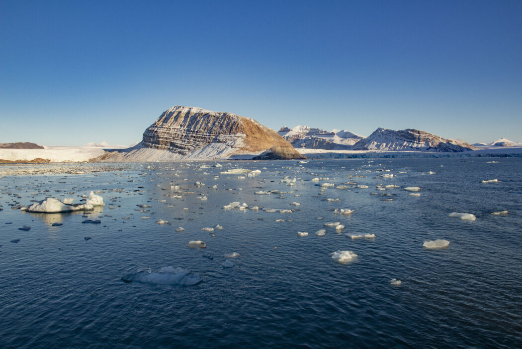 Ifølge nye klimamodeller kan klimamålene i Parisavtalen allerede være døde, fordi forskere kan ha undervurdert oppvarmingspotensialet til CO2. Her smeltende is fra isbreer som kalver ut i Kongsfjorden ved Ny-Ålesund på Svalbard. Ifølge nye klimamodeller kan klimamålene i Parisavtalen allerede være døde, fordi forskere kan ha undervurdert oppvarmingspotensialet til CO2. Her smeltende is fra isbreer som kalver ut i Kongsfjorden ved Ny-Ålesund på Svalbard.