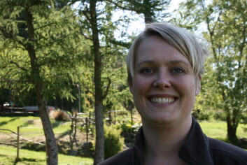Anne-Cathrine Scheen gleder seg til å høste både naken bygg og emmer til høsten. (Foto: Ragnhild Nordahl Næss, UiS) Anne-Cathrine Scheen gleder seg til å høste både naken bygg og emmer til høsten. (Foto: Ragnhild Nordahl Næss, UiS)