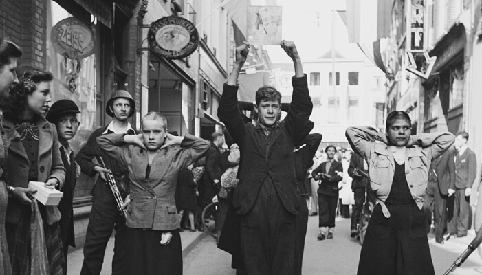 Også i Nederland ble kvinner som hadde hatt forhold med tyske soldater skamklippet. Også i Nederland ble kvinner som hadde hatt forhold med tyske soldater skamklippet.