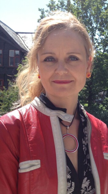 Inga Bostad håper møblene blir produsert og vurdert til hjelpemiddelsentralen for barn med funksjonsnedsettelse. (Foto: Ida Korneliussen) Inga Bostad håper møblene blir produsert og vurdert til hjelpemiddelsentralen for barn med funksjonsnedsettelse. (Foto: Ida Korneliussen)