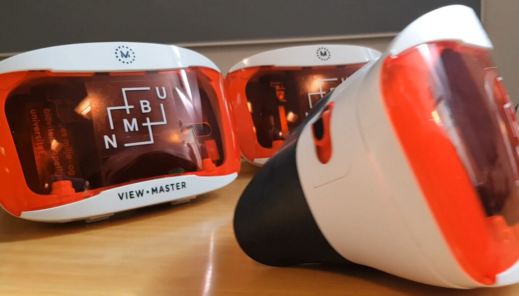 VR-teknologien kan nå brukes med smarttelefon. Dette gjør teknologien relativt billig og tilgjengelig for de fleste. VR-teknologien kan nå brukes med smarttelefon. Dette gjør teknologien relativt billig og tilgjengelig for de fleste.