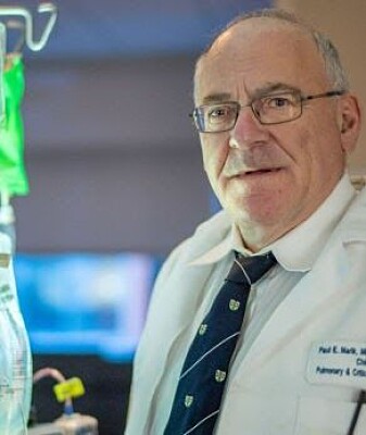 Legen Paul Marik mener å ha oppdaget en ny behandling av pasienter med sepsis. Legen Paul Marik mener å ha oppdaget en ny behandling av pasienter med sepsis.