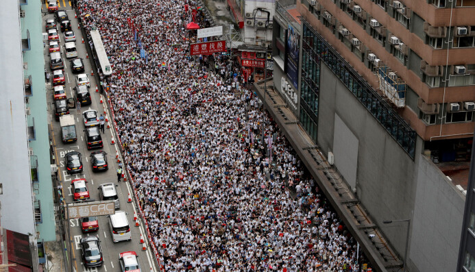 Forskerne anslår at rundt 900 000 voksne deltok i massedemonstrasjonen i Hongkong 9. juni 2019. Også tenåringer demonstrerer, men de er ikke en del av denne studien. Forskerne anslår at rundt 900 000 voksne deltok i massedemonstrasjonen i Hongkong 9. juni 2019. Også tenåringer demonstrerer, men de er ikke en del av denne studien.