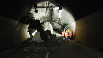 "Raset i Hanekleivtunnelen gikk om kvelden like før klokka 23, 1. juledag i fjor i det sørgående løpet. Raset fant sted cirka 1 120 meter inn fra nordre tunnelinngang. Ingen personer ble skadd. Foto: Statens vegvesen/Ivar Jon Tunheim." "Raset i Hanekleivtunnelen gikk om kvelden like før klokka 23, 1. juledag i fjor i det sørgående løpet. Raset fant sted cirka 1 120 meter inn fra nordre tunnelinngang. Ingen personer ble skadd. Foto: Statens vegvesen/Ivar Jon Tunheim."