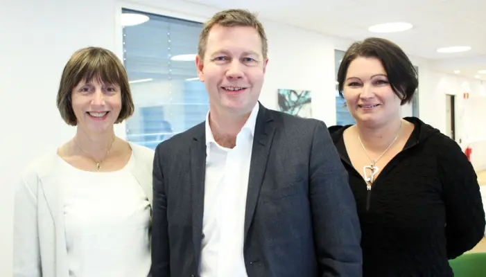 Giske Ursin, direktør i Kreftregisteret, divisjonsdirektør Jan Arild Lyngstad i Helsedirektoratet og områdedirektør Gun Peggy Strømstad Knudsen Folkehelseinstituttet har stor tro på det nye søknadsskjemaet. Giske Ursin, direktør i Kreftregisteret, divisjonsdirektør Jan Arild Lyngstad i Helsedirektoratet og områdedirektør Gun Peggy Strømstad Knudsen Folkehelseinstituttet har stor tro på det nye søknadsskjemaet.