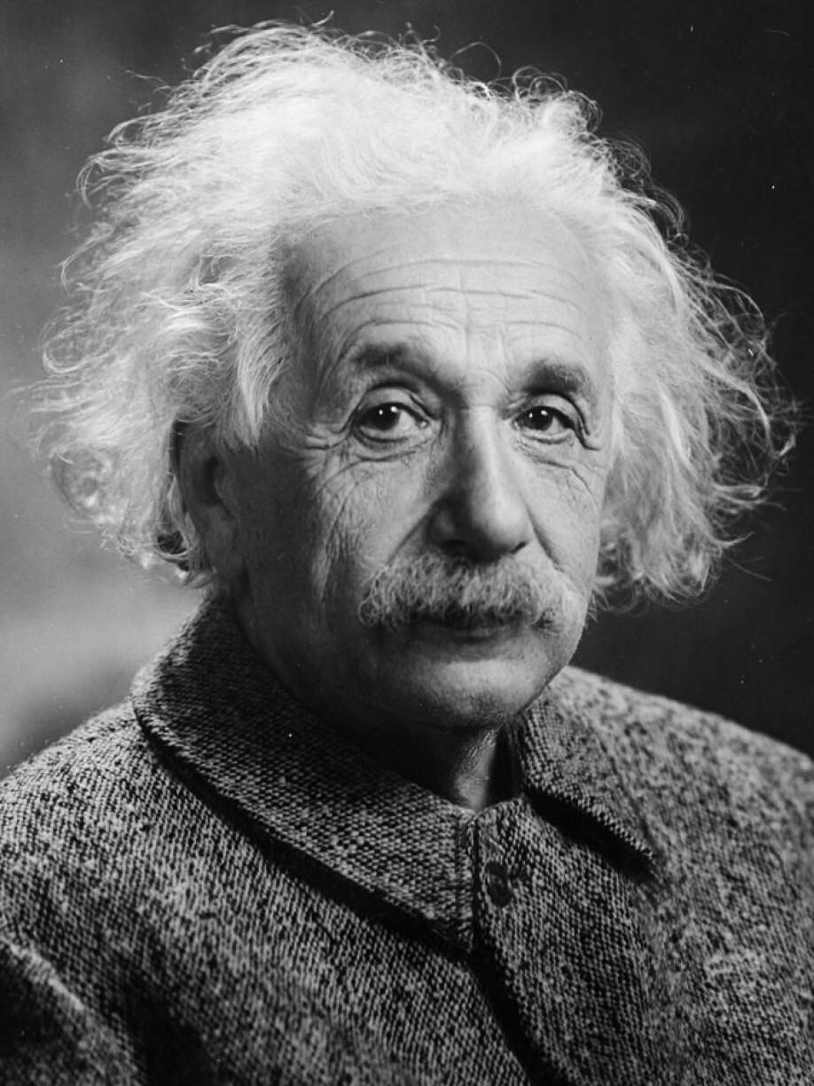 Mange tenker på Albert Einstein når det er snakk om smarte mennesker. Han var en vitenskapsmann som fant matematikken som beskriver veldig mye i universet.