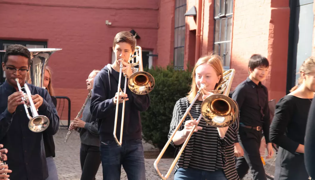 Young musicians can have a lot of fun, but here too, seriousness and performance anxiety will strike for many. Here a group from the Barratt Due Institute of Music.