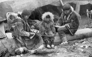 Det er store likheter mellom redskapene som er funnet etter de første paleo-eskimoene, og de verktøyene som ble brukt helt opp til forrige århundre. (Foto: Wikimedia Commons)