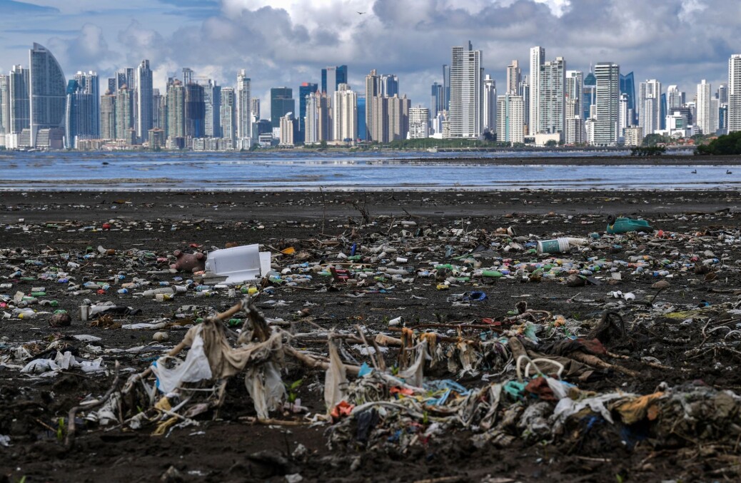 Plastsøppel må stoppes før de ender i havet ifølge forsker. På stranden Costa del Este ved Panama City sliter man med å rydde opp plastsøppel. Plastsøppel må stoppes før de ender i havet ifølge forsker. På stranden Costa del Este ved Panama City sliter man med å rydde opp plastsøppel.
