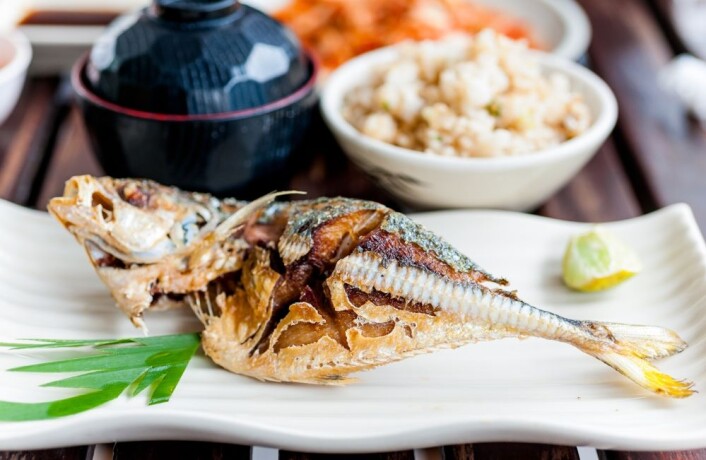 Saba shio (”saltet, grillet makrell”) er den mest populære måten å bruke norsk makrell i Japan. Det er en enkel og smakfull rett som du ofte kan få på restauranter. (Foto: Colourbox) Saba shio (”saltet, grillet makrell”) er den mest populære måten å bruke norsk makrell i Japan. Det er en enkel og smakfull rett som du ofte kan få på restauranter. (Foto: Colourbox)