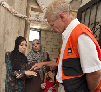 Flyktninghjelpa har til no hjelpt over 70 000 av dei syriske flyktningane som har teke seg over grensa til Bekaa-dalen i Libanon. Her besøker Jan Egeland eit skuleprosjekt der. Foto: Flyktninghjelpen/Ken Opprann Flyktninghjelpa har til no hjelpt over 70 000 av dei syriske flyktningane som har teke seg over grensa til Bekaa-dalen i Libanon. Her besøker Jan Egeland eit skuleprosjekt der. Foto: Flyktninghjelpen/Ken Opprann